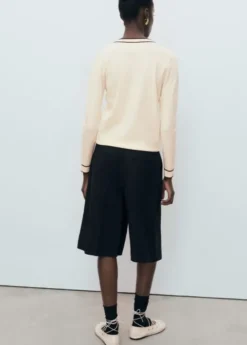 Contrasting V-neck sweater