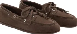 Deck shoes with laces