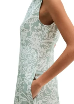 Dress, feminine silhouette, cutline