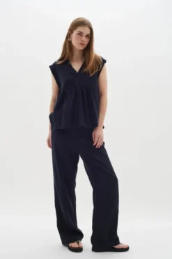 EllieIW V-Top