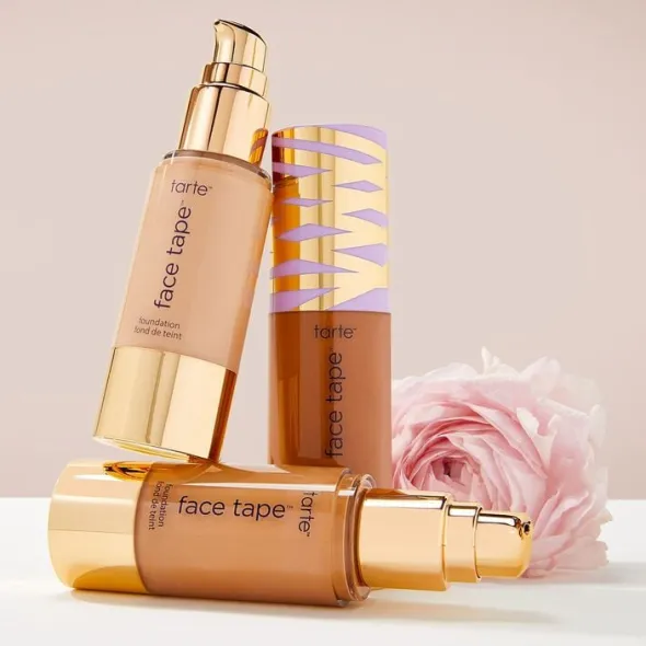 Face Tape- Foundation med mat finish