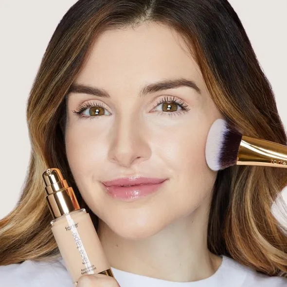 Face Tape- Foundation med mat finish