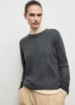 Fine-knit crew-neck sweater