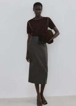Fine knit sweater with contrasting