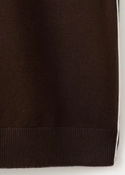 Fine knit sweater with contrasting