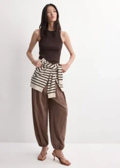 Fitted fine-knit top