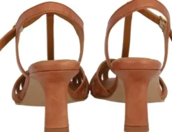 Højhælet sandal med smuk organisk frontdetalje