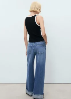 Knitted top with contrast details