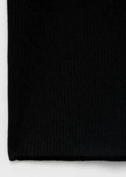 Knitted top with contrast details