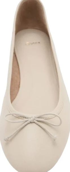 Leather ballet flats with bow