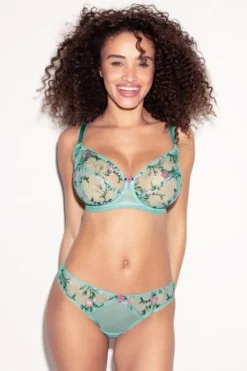 LOVE CRUSH BRIEF