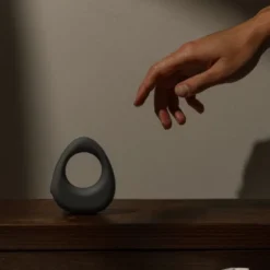 Maude - Band Vibrating Ring - Charcoal