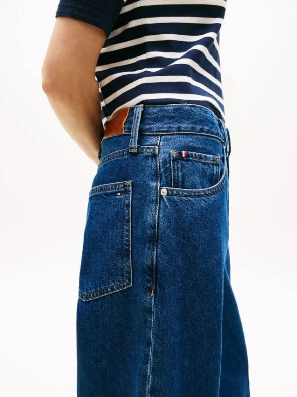 Mid Rise Tapered Barrel Leg Jeans