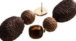 Natural fibre hanging earrings