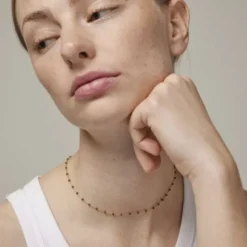 Necklace, Lola