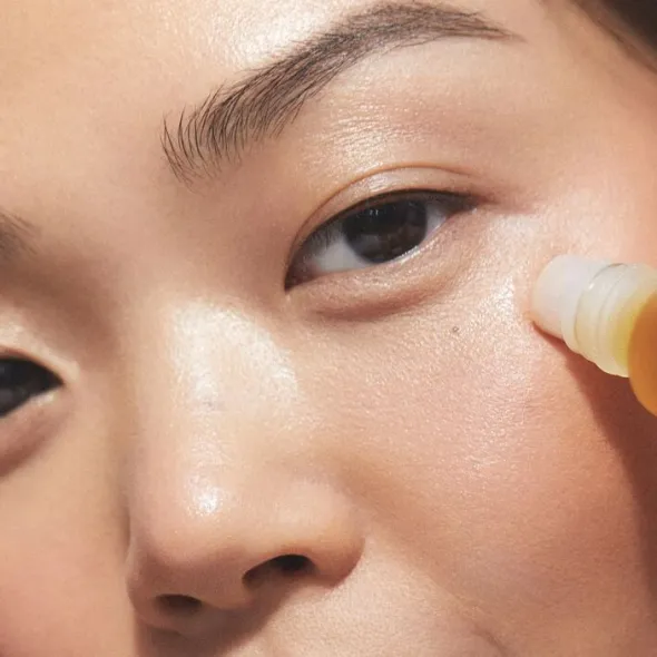 Noni Glow Eye Treatment Oil 10 ml.