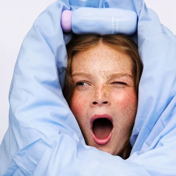 P.M. GLOW Pillow Prep - Rengörande ansiktsvatten med blåbär
