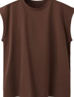 Short-sleeved t-shirt with shoulder