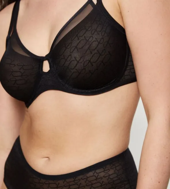 Triumph Signature Sheer W01 EX