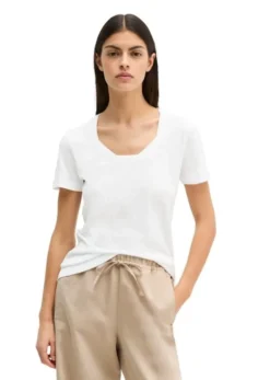 T-shirt, deep round neck twisted