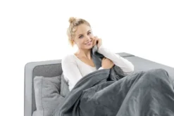 Värmetäcke i grått 180 cm x 130 cm HD 75 DG
